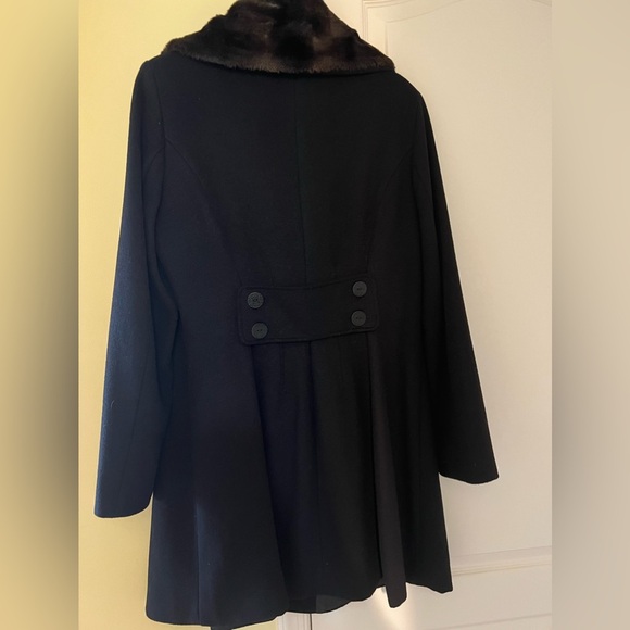 Tahari  coat‎ size 12 - Picture 6 of 9